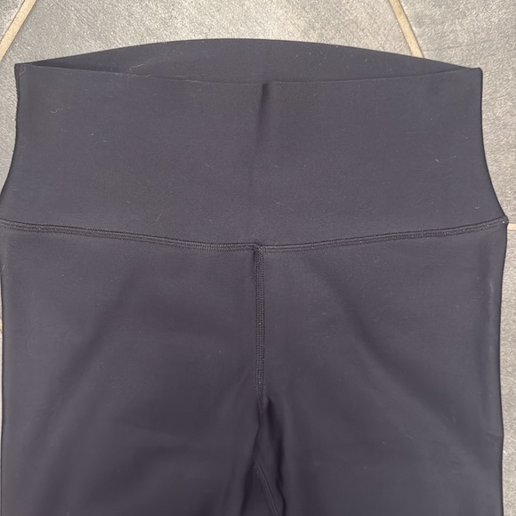 ALO Yoga Women's Sleek Black Leggings - Picture 3 of 3